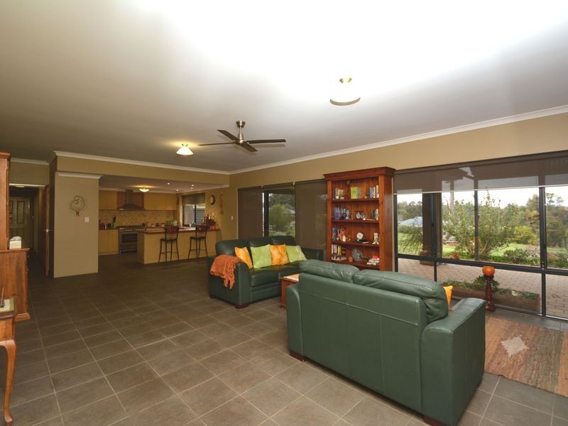 9 Bullich Retreat, Jarrahdale WA 6124