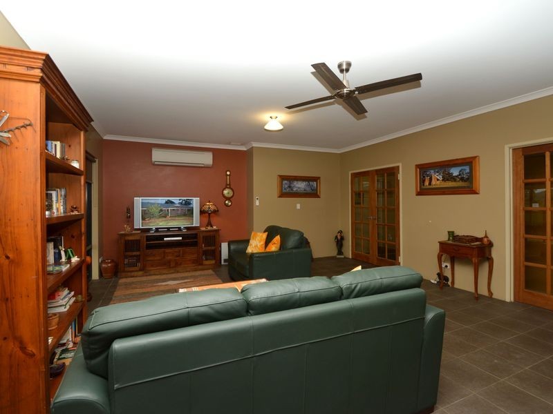 9 Bullich Retreat, Jarrahdale WA 6124