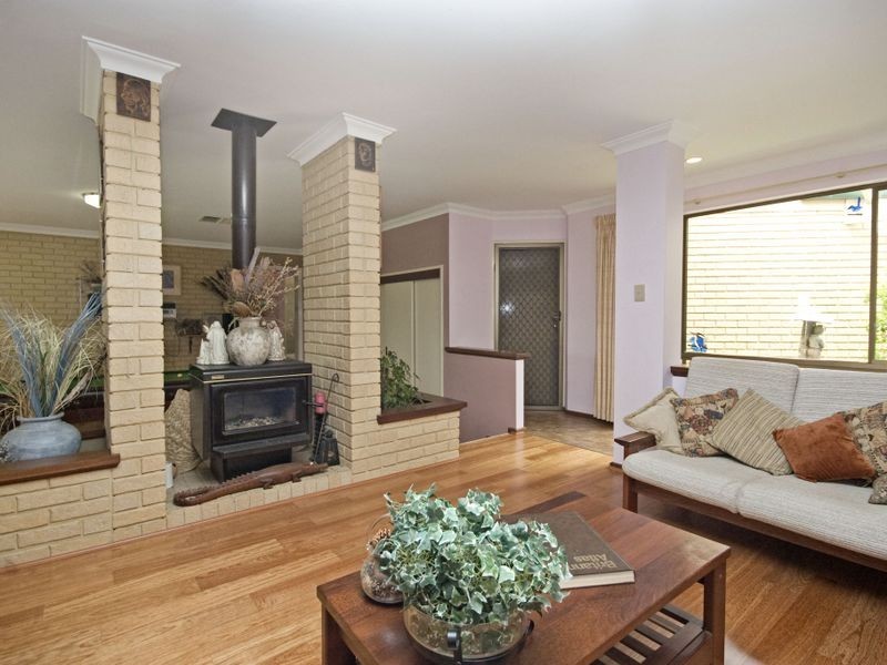 14 Rushton Terrace, Mount Nasura WA 6112