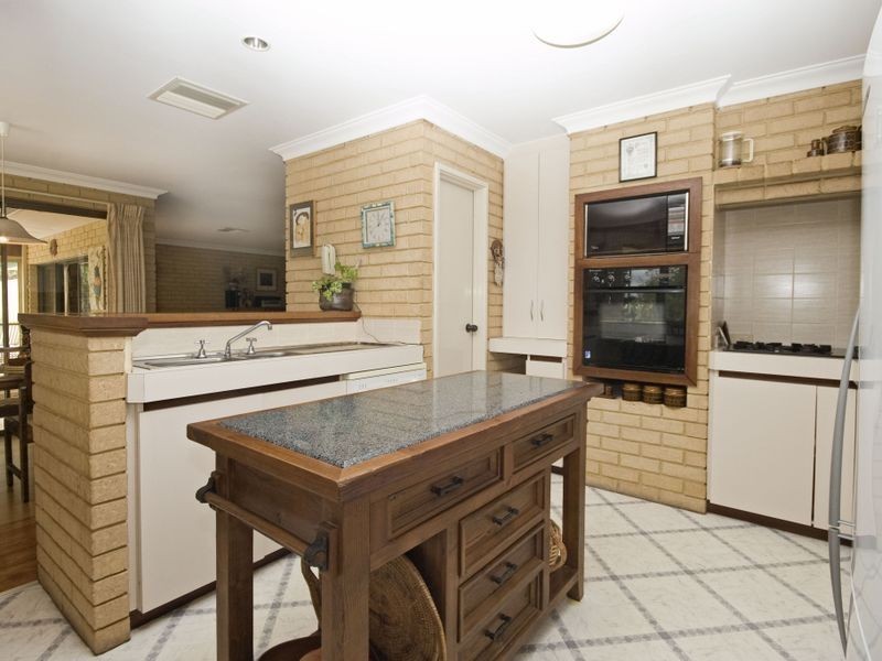 14 Rushton Terrace, Mount Nasura WA 6112