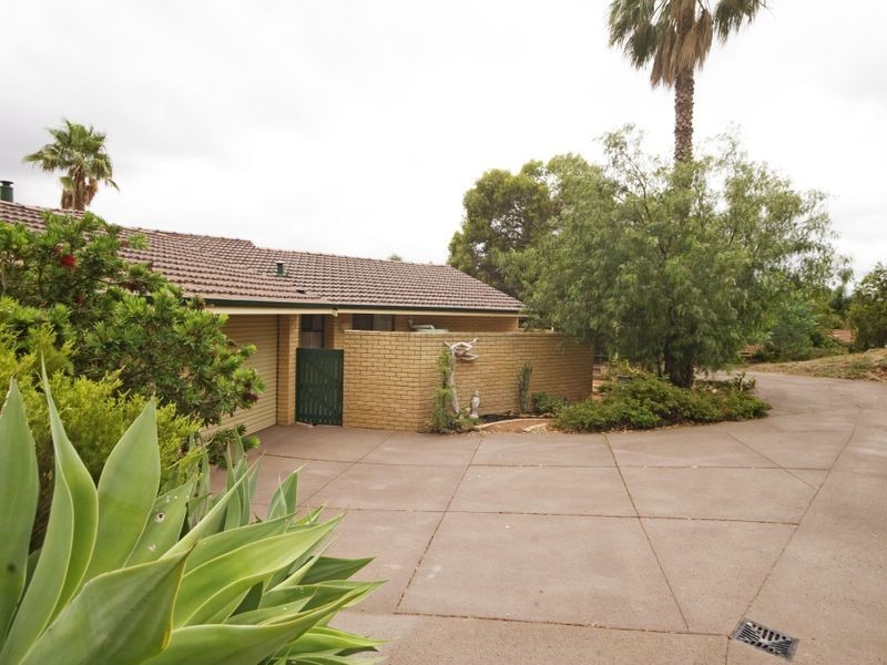 14 Rushton Terrace, Mount Nasura WA 6112