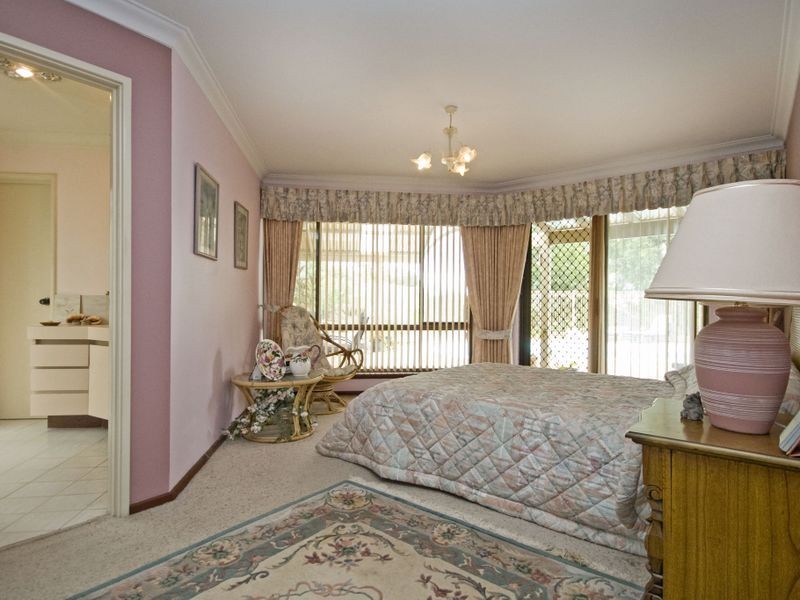 14 Rushton Terrace, Mount Nasura WA 6112