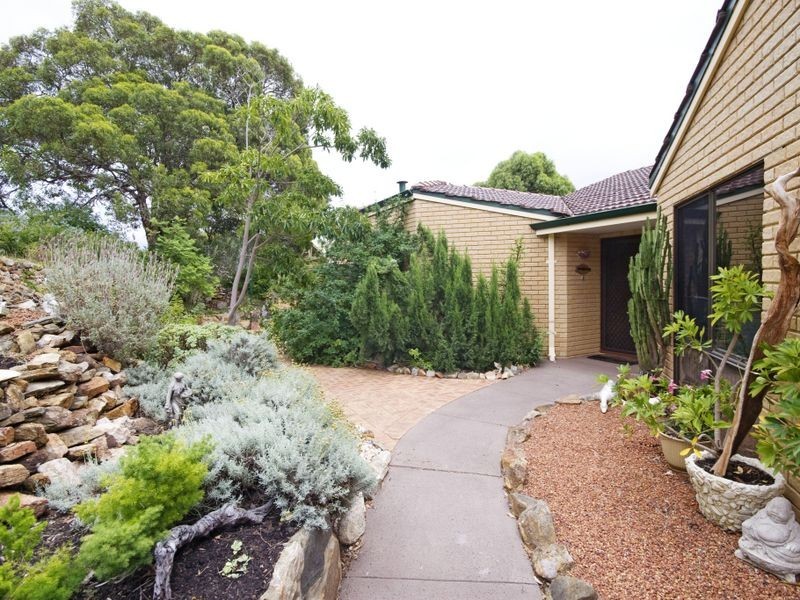14 Rushton Terrace, Mount Nasura WA 6112
