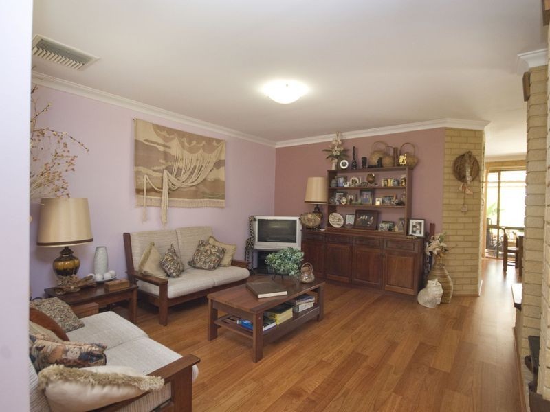 14 Rushton Terrace, Mount Nasura WA 6112