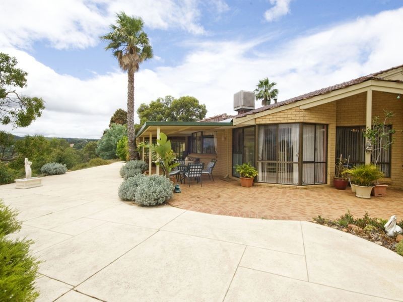 14 Rushton Terrace, Mount Nasura WA 6112