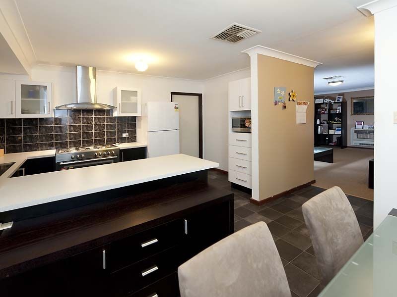 11 Winnunga Place, Armadale WA 6112