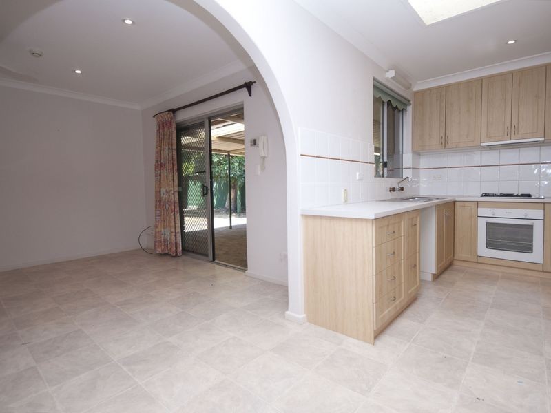 4 Coran Place, Camillo WA 6111