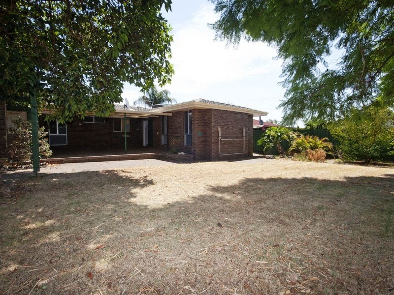 4 Coran Place, Camillo WA 6111