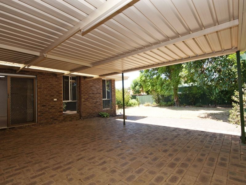 4 Coran Place, Camillo WA 6111