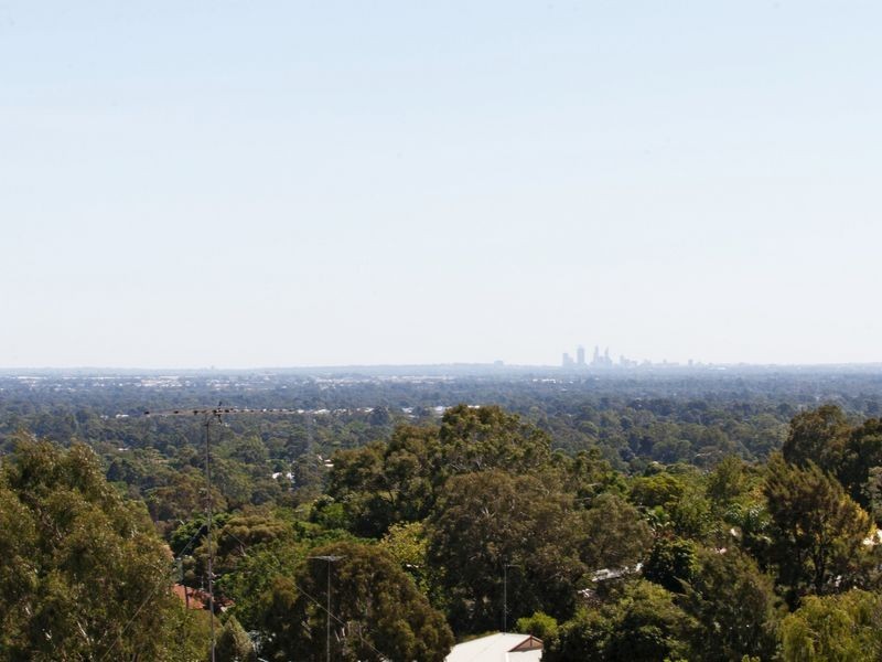 35 Talus Drive, Mount Richon WA 6112