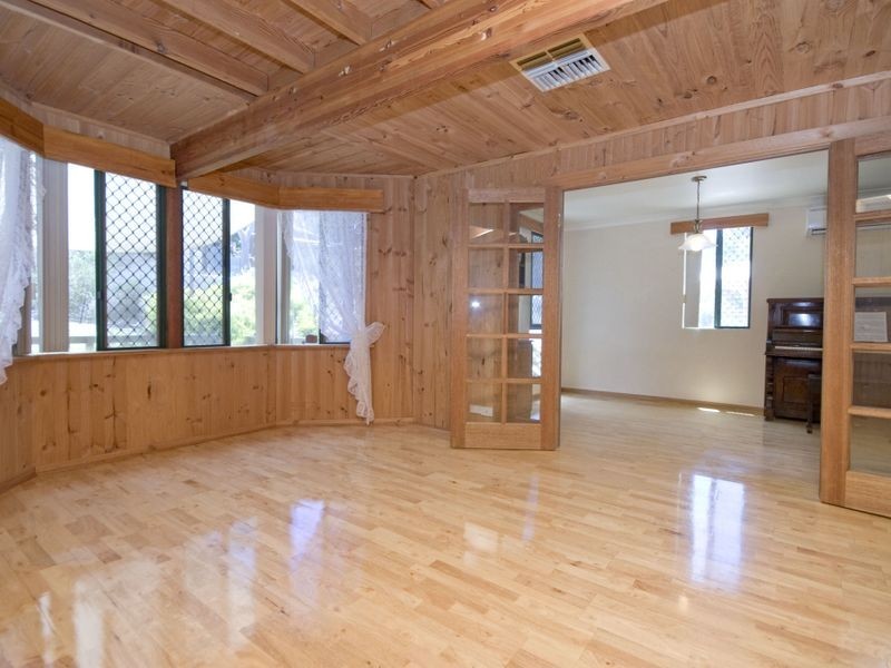 10 Barranduna Drive, Mount Nasura WA 6112