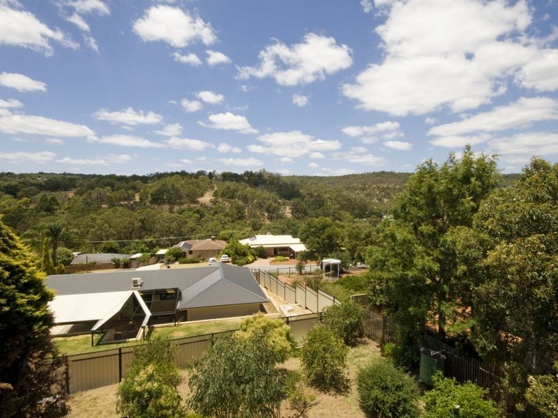 10 Barranduna Drive, Mount Nasura WA 6112