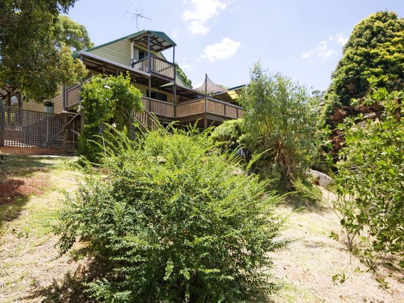 10 Barranduna Drive, Mount Nasura WA 6112