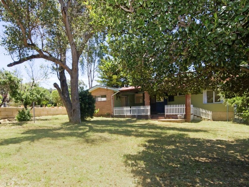 18 Steve Street, Kelmscott WA 6111
