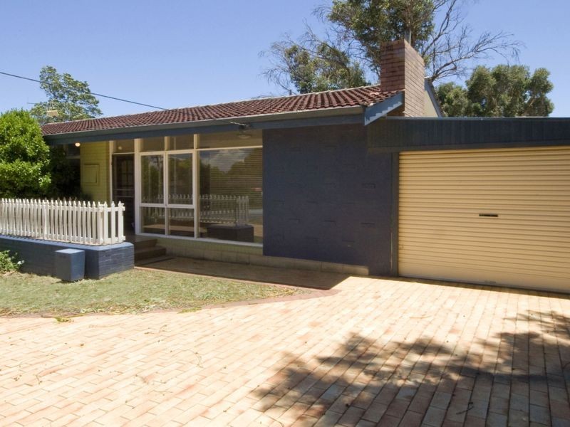 18 Steve Street, Kelmscott WA 6111