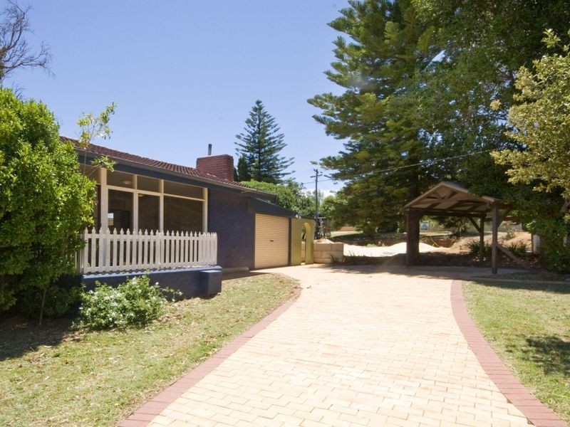 18 Steve Street, Kelmscott WA 6111