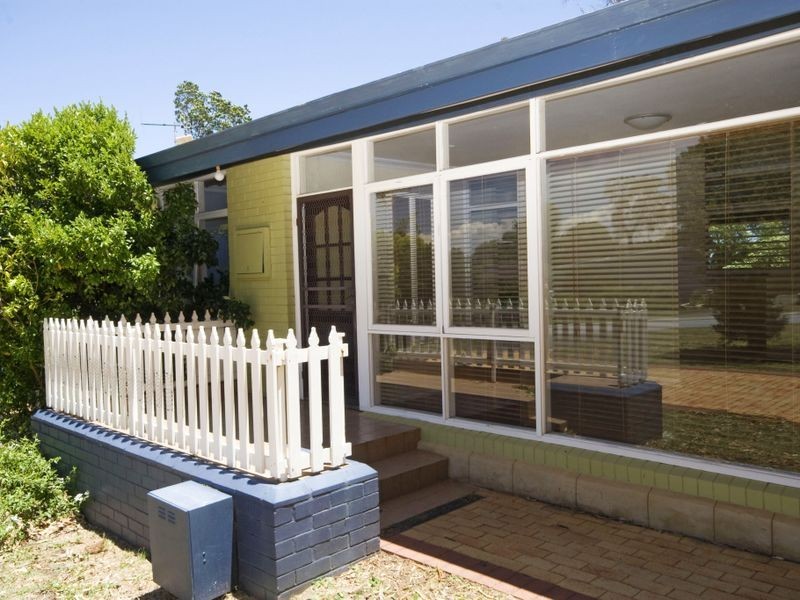 18 Steve Street, Kelmscott WA 6111