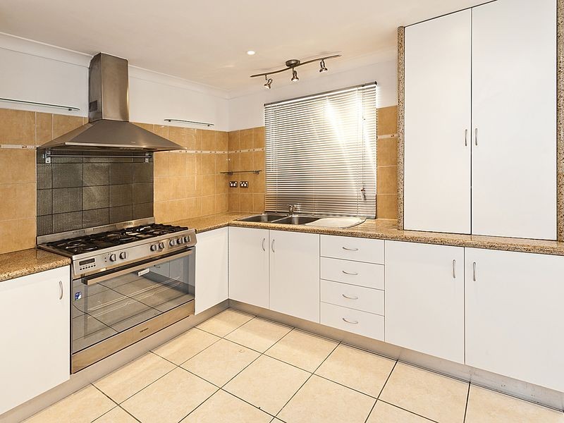 9 Pendragon Court, Camillo WA 6111