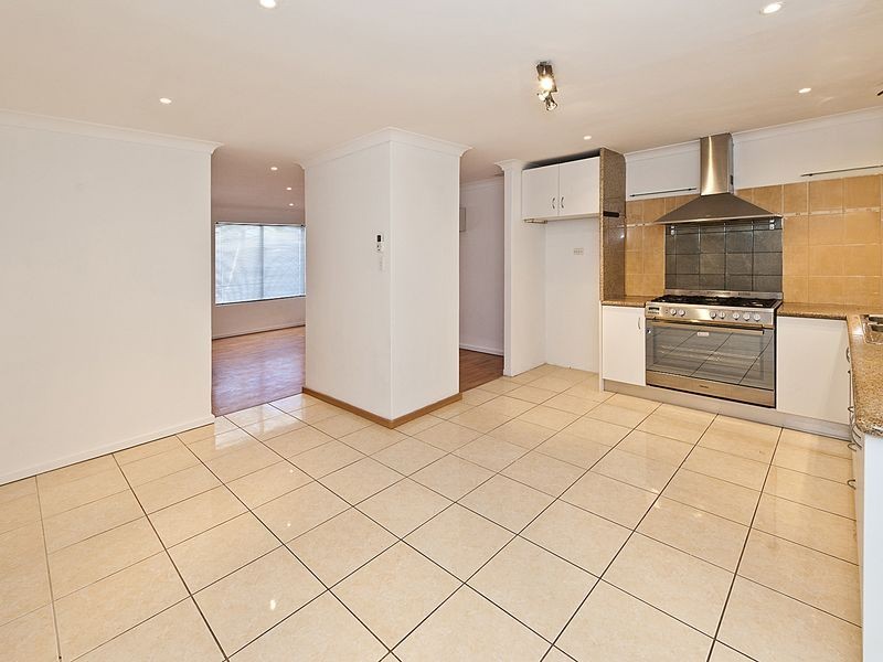 9 Pendragon Court, Camillo WA 6111