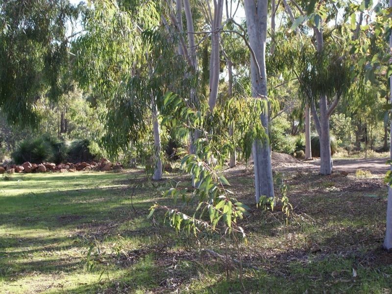 28 Cross Road, Bedfordale WA 6112