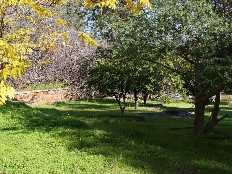 28 Cross Road, Bedfordale WA 6112