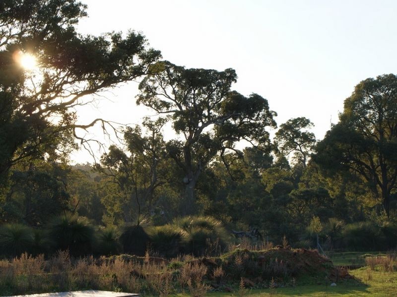 28 Cross Road, Bedfordale WA 6112