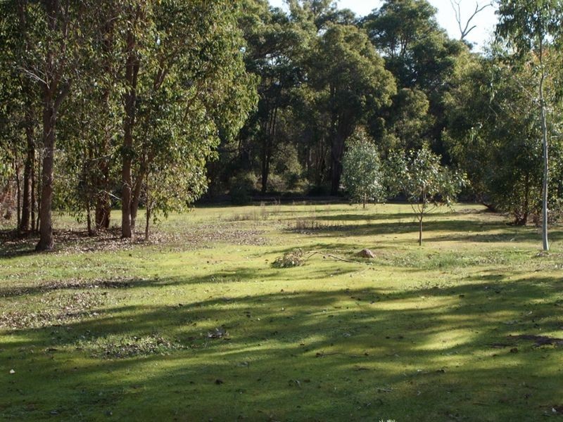 28 Cross Road, Bedfordale WA 6112