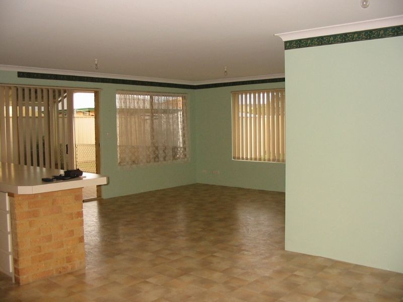 87 Riverside Lane, Seville Grove WA 6112