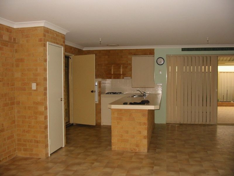 87 Riverside Lane, Seville Grove WA 6112