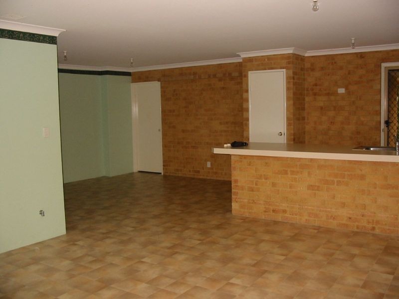 87 Riverside Lane, Seville Grove WA 6112