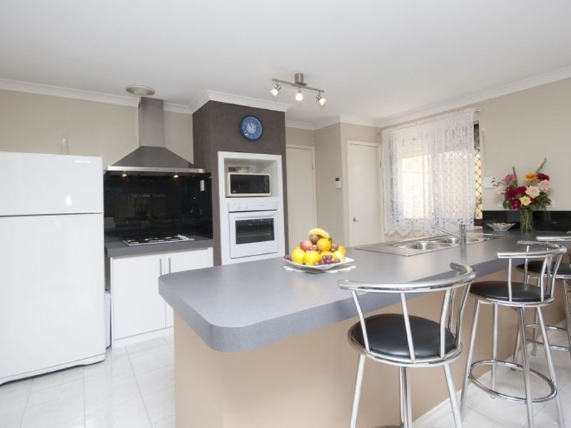 44 Sycamore Ave, South Lake WA 6164