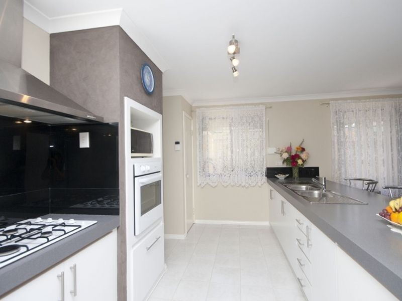 44 Sycamore Ave, South Lake WA 6164