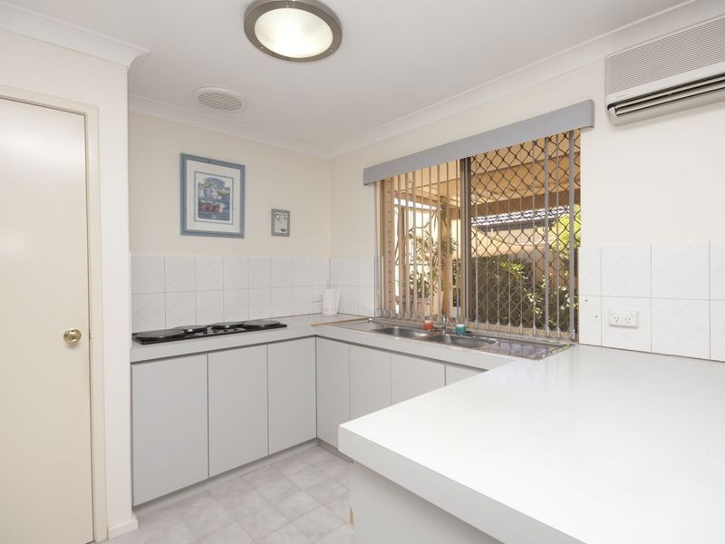 8/18 Lathwell Street, Armadale WA 6112