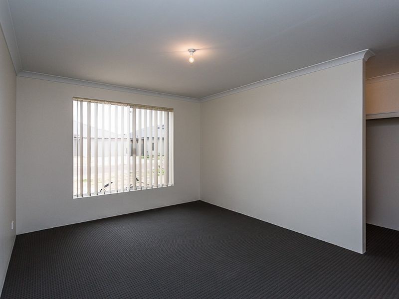 10 Foulkes Way, Byford WA 6122