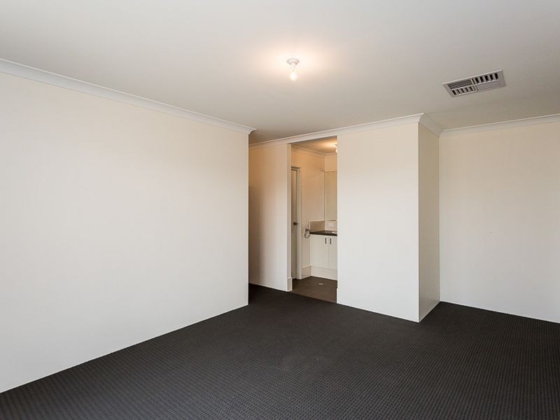 10 Foulkes Way, Byford WA 6122