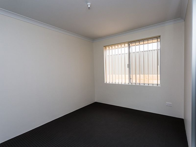 10 Foulkes Way, Byford WA 6122