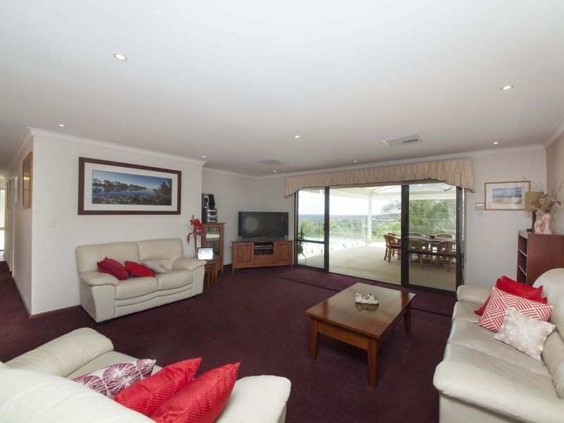 121 Salter Road, Mount Nasura WA 6112