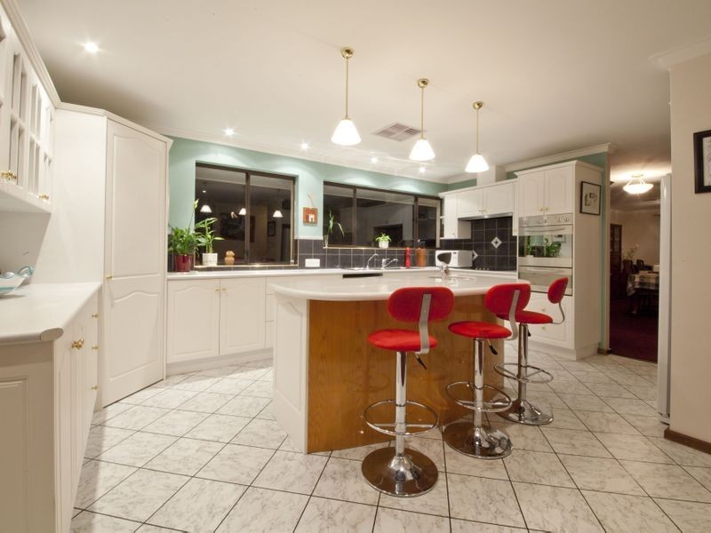 121 Salter Road, Mount Nasura WA 6112