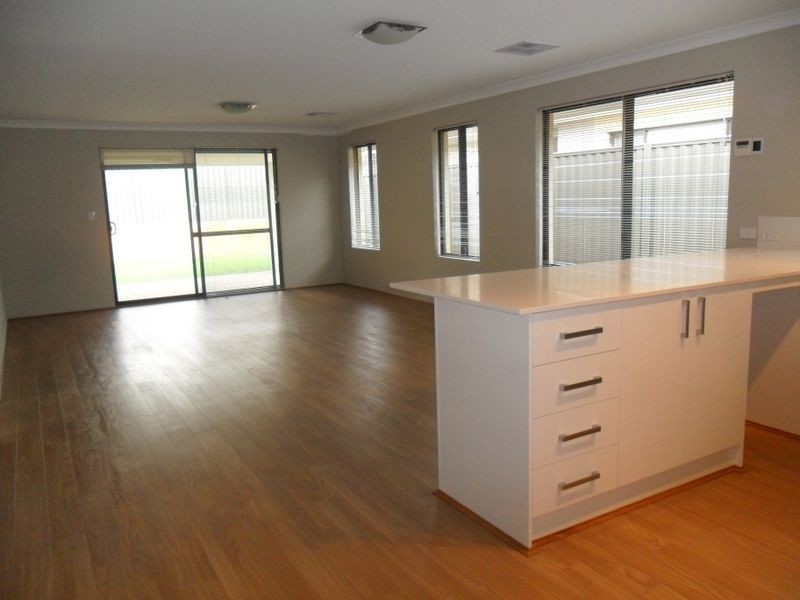 18 Casitas Street, Champion Lakes WA 6111