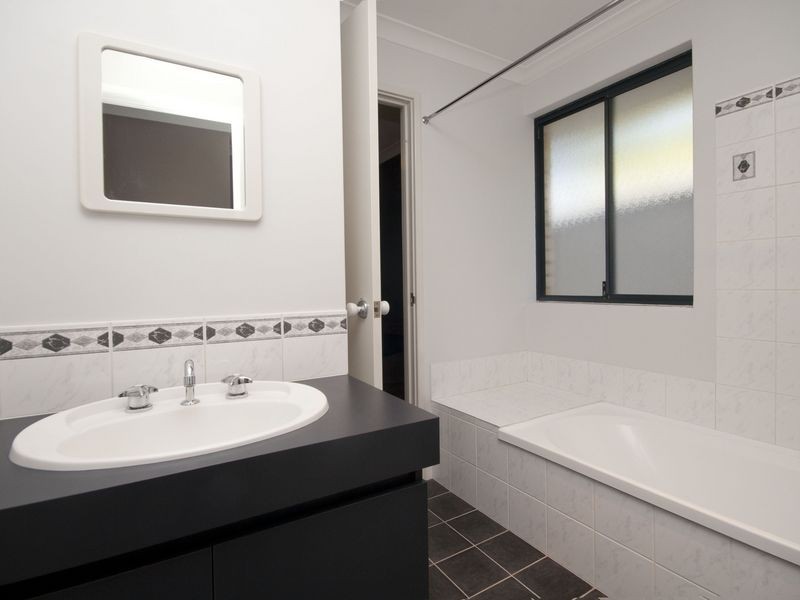 32 Jobson Loop, Brookdale WA 6112