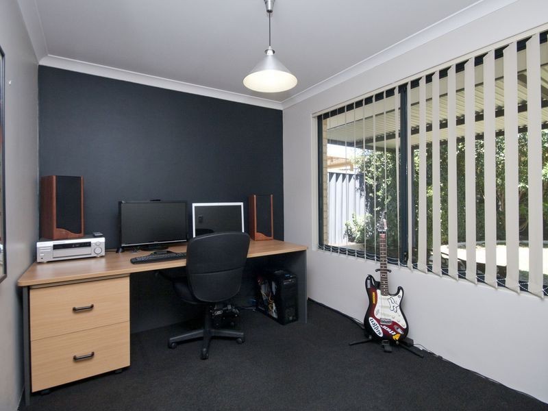 32 Jobson Loop, Brookdale WA 6112