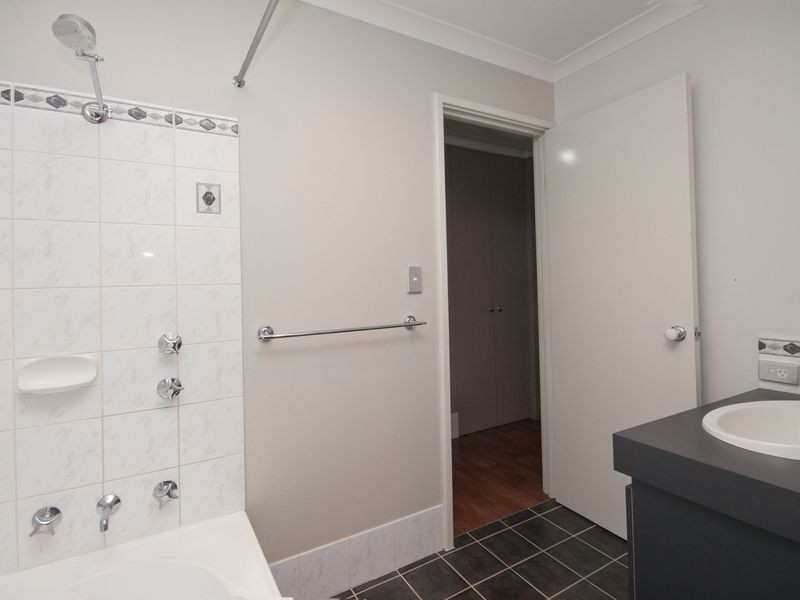 32 Jobson Loop, Brookdale WA 6112