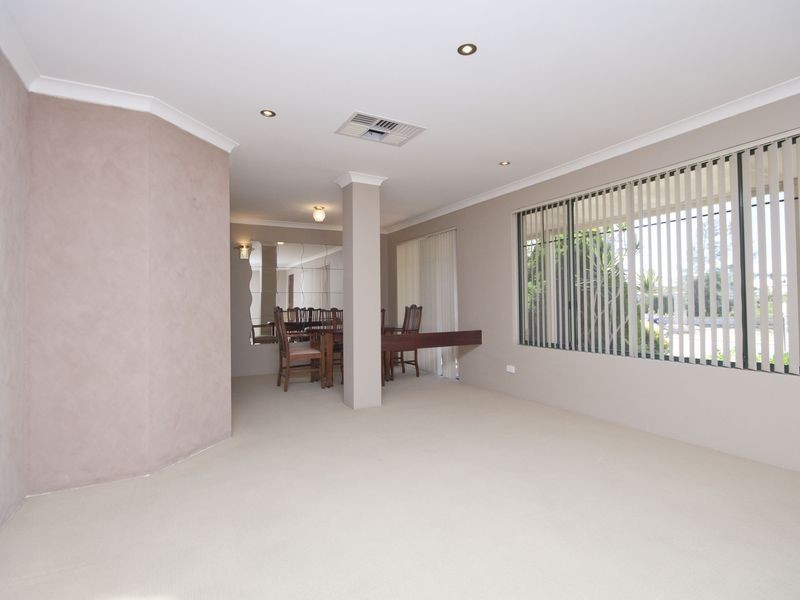 6 Brechin Retreat, Seville Grove WA 6112