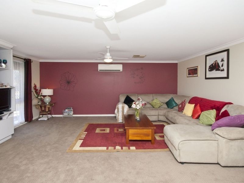 41 Grovelands Drive, Camillo WA 6111