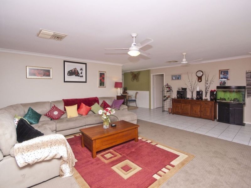 41 Grovelands Drive, Camillo WA 6111
