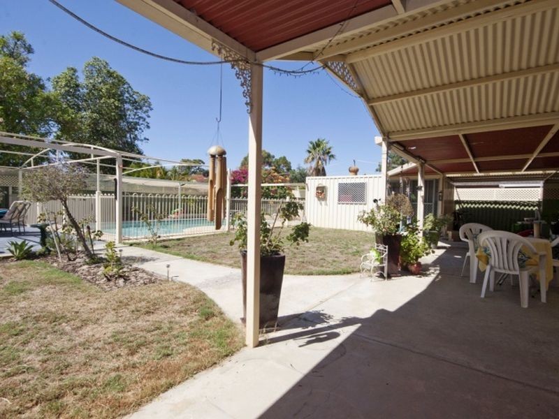 41 Grovelands Drive, Camillo WA 6111