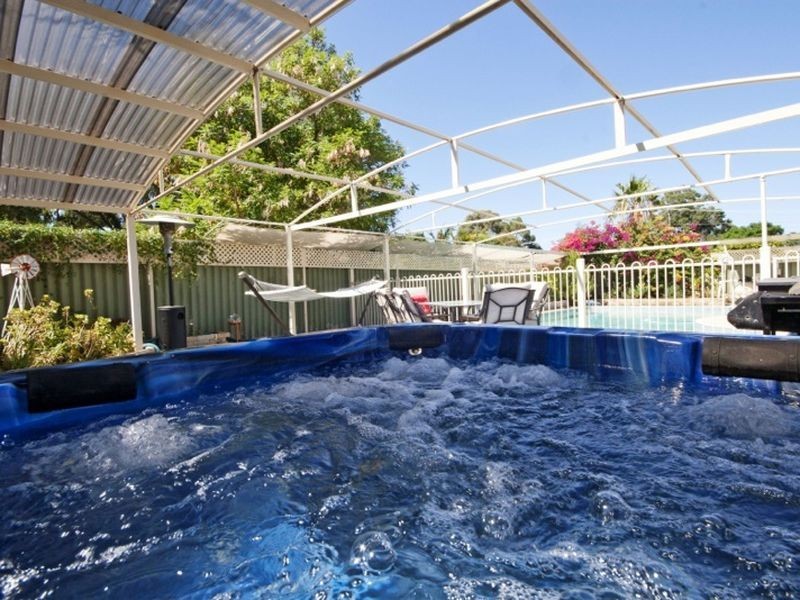 41 Grovelands Drive, Camillo WA 6111