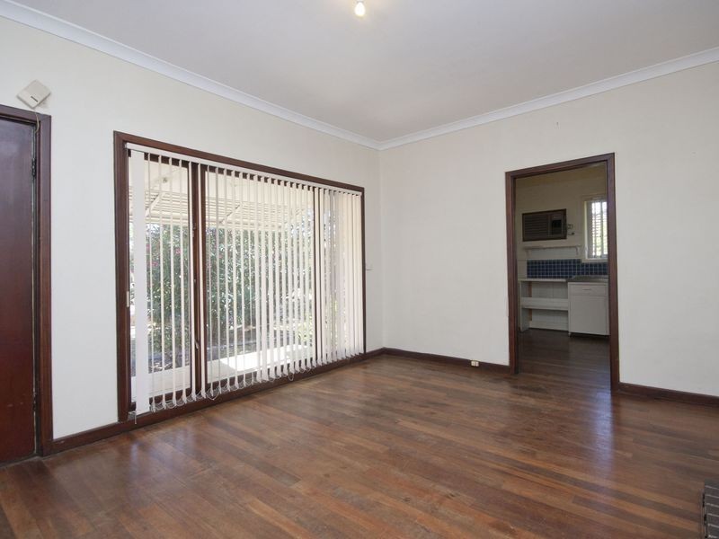 24 Collick Street, Hilton WA 6163