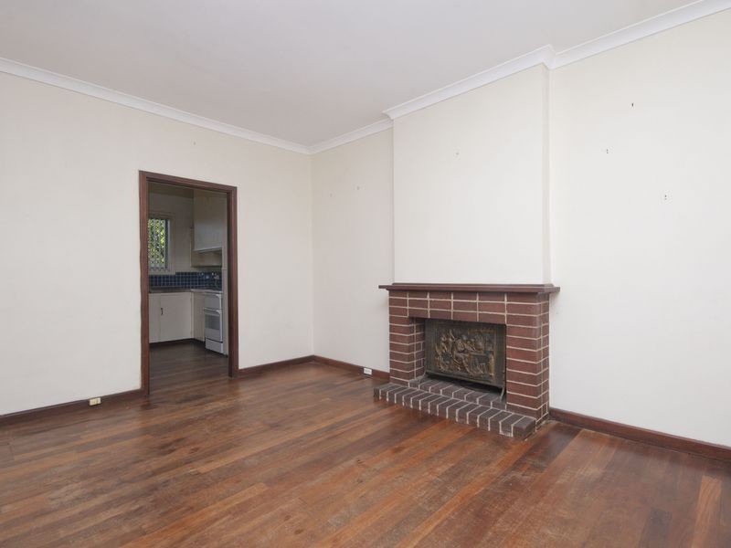 24 Collick Street, Hilton WA 6163