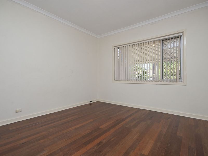 24 Collick Street, Hilton WA 6163